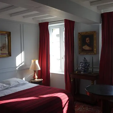 Les De La Tour Guest house *