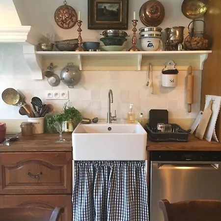 Guest house Les De La Tour 3*